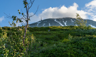 Widok na Góry Skandynawskie w pobliżu szczytu górskiego Gaustatoppen - obrazy, fototapety, plakaty