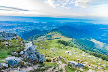 Trecking por montes de Andoain del Pais Vasco al atardecer