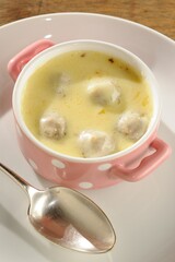 Polpetnhas de cordeiro com molho harissa