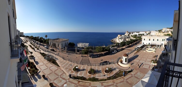 Santa Cesarea Terme - Panoramica del lungomare la mattina