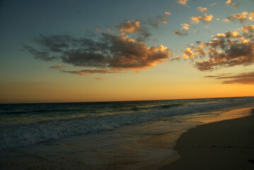 Fototapeta na wymiar magical Cuban sunsets on sandy islands