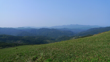 Fototapeta na wymiar Sunny view of the beautiful grassland of Taoyuan Valley