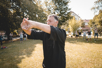 Qi Gong auf der Wiese 40