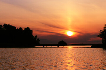 Naklejka premium sunset on the lake
