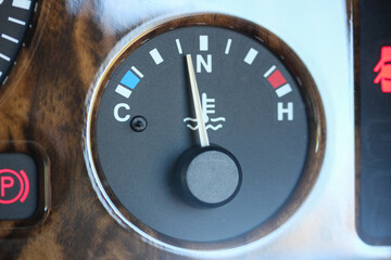 Classic car coolant gauge