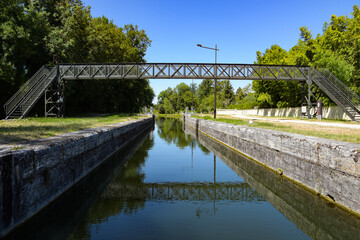 Fototapeta premium fluvial stroll on the loing