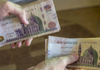 someone are counting money