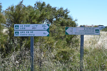 Panneaux de direction sur l'ile de Ré 