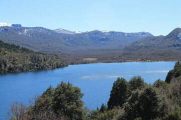 Fototapeta na wymiar Lago en la Patgonia