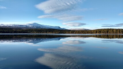 reflection of the sky at mountains