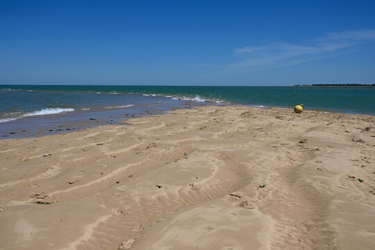 fort courant &agrave; mar&eacute;e basse sur l'ile de R&eacute; 