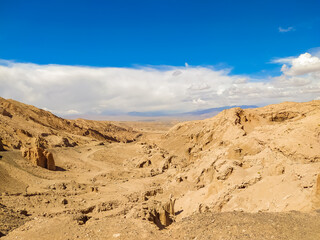 Fototapeta na wymiar Fantastic uninhabited landscapes of the Atacama Desert in Chile