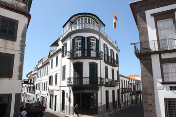 Obraz premium Madère, immeuble ancien dans la vieille ville de Funchal