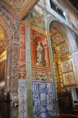 Fototapeta na wymiar Madère, colonne de la cathédrale de Funchal