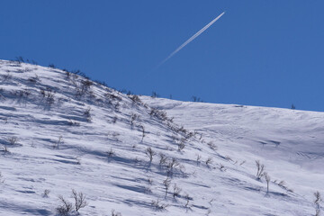 守門岳登山「飛行機雲」