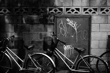 自転車と壁