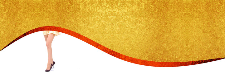 ステージ幕と垣間見える女性の脚