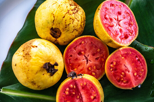 le goyave ,fruit juteux ,plein de vitamine ,exelent 