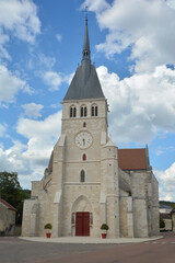 Fototapeta na wymiar Eglise Saint-Pierre de Mussy-sur-Seine