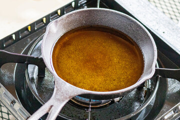Image of an oiled pan taken from an angle