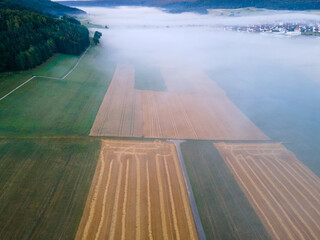 Obraz premium Rietheim-Weilheim bei Tuttlingen am Morgen