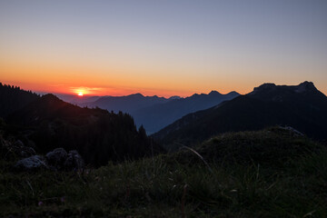 Fototapeta premium Sonnenaufgang im Ammergebirge