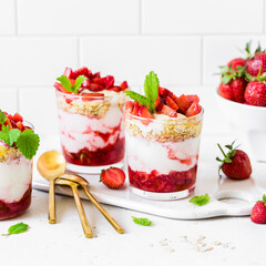 Yogurt with Strawberries and Muesli