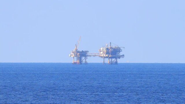 oil drilling rig in winter