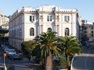 Fototapeta na wymiar Verwaltungsgebäude in Genua Italien