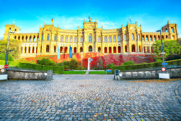 Obraz premium Marvelous autumn view of Maximilianeum headquarter of the Bavarian parliament