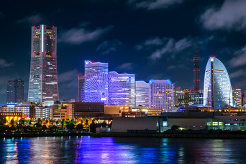 横浜 大桟橋ふ頭から見るみなとみらいの夜景