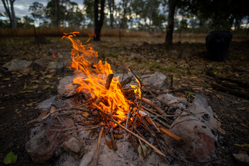 キャンプ場で焚き火