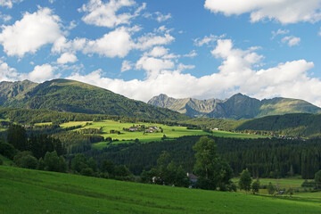 Fototapeta na wymiar Panorama von Fanningberg über die Berge ins Weißpriachtal