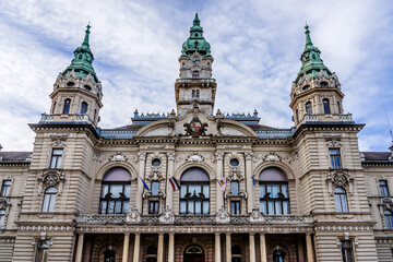 Fototapeta na wymiar Neoclassical Town Hall (1898) building in Gyor. Gyor (or Raab) - capital of Gyor-Moson-Sopron county and Western Transdanubia region. Gyor, Hungary.