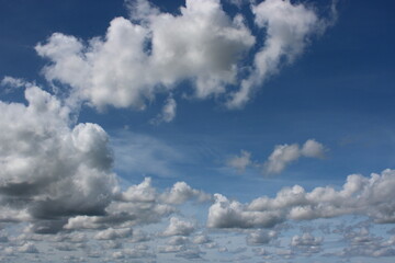 Obraz premium Beautiful blue cloudy sky.