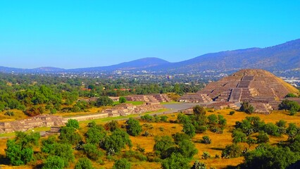 Fototapeta na wymiar Mexico, Pre-Hispanic City of Teotihuacan, Causeway of the Dead, Pyramid of the Sun and Pyramid of the Moon