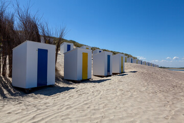 Obraz na płótnie Canvas colorful beach huts at Cadzand