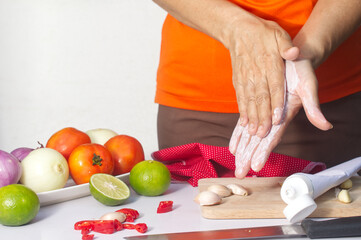 rub toothpaste on your palms and wash with water can remove garlic smell , kitchen tips