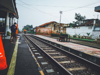 the atmosphere at Cibadak Station at noon