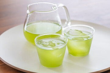 冷たい緑茶　夏イメージ