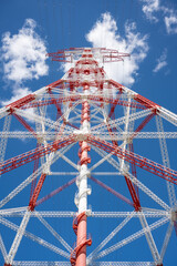 Die h&ouml;chsten Strommasten Hochspannungsmasten Europas an der Elbe bei Hamburg