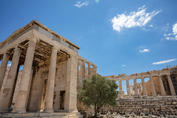 Obraz premium Athens, Greece. Erechtheion with Caryatid Porch on Acropolis hill, blue sky background