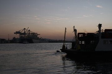 Obraz premium the port at the sunset