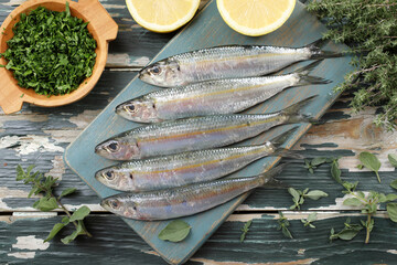 pesce azzurro sarde o sardine crude