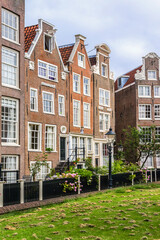 Fototapeta na wymiar World famous historic Begijnhof is one of the oldest inner courts in the city of Amsterdam. Begijnhof founded during the middle Ages. Netherlands.
