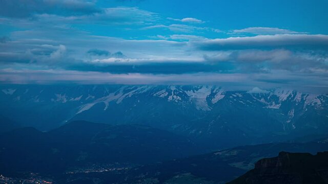 Timelapse du Mont Blanc depuis le Trou de la Mouche dans le Massif des Aravis, Haute Savoie, France