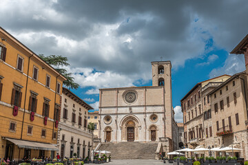 Todi, una terrazza sull’Umbria, un gioiello di arte e cultura