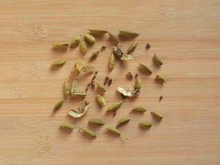 Green color whole raw Cardamom pods