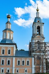 Fototapeta na wymiar Russia, Yaroslavl, July 2020. The marriage castle on the city lantern as a symbol of love.
