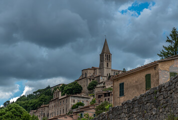 Todi, una terrazza sull’Umbria, un gioiello di arte e cultura